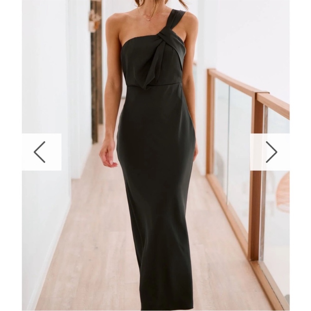 Chic One-Shoulder Black Dress